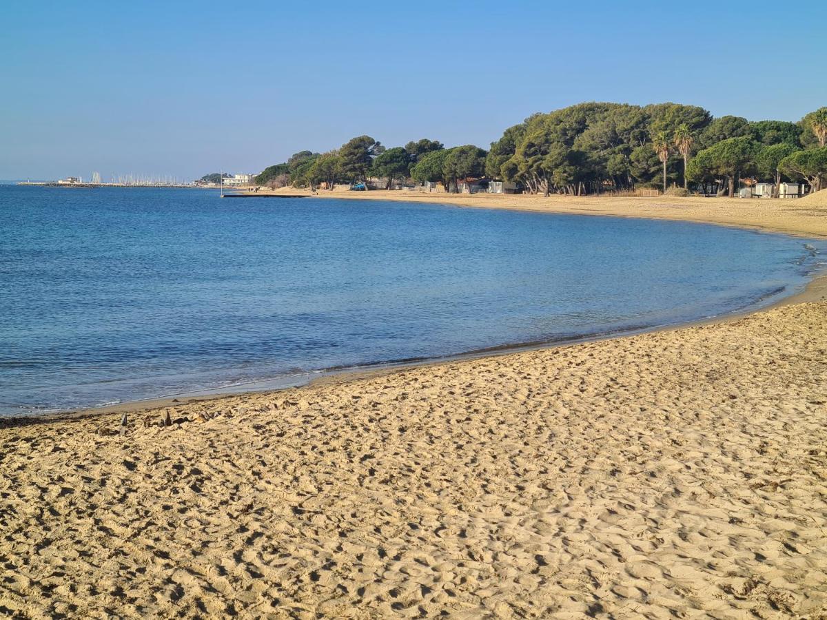 Petit Coin De Paradis Les Pieds Dans L'Eau لا لوند-ليه-مور المظهر الخارجي الصورة